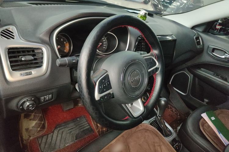 Used  Compass 2017 200T Automatic Family Edition
