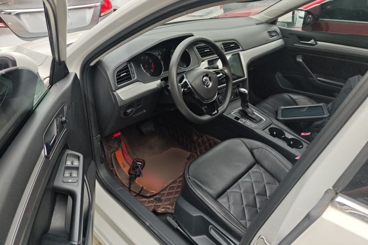 Used Volkswagen Lamando 2017 230TSI DSG Fashion Edition
