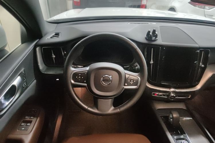 Used Volvo XC60 2024 B5 4x4 Smart Luxury Edition