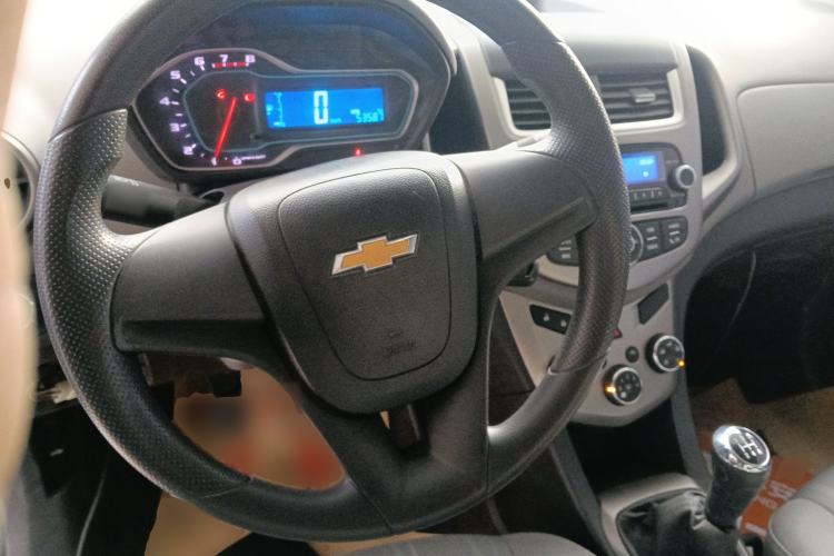 Used Chevrolet Aveo Sonic 2014 Sedan 1.4SL MT Comfort Edition
