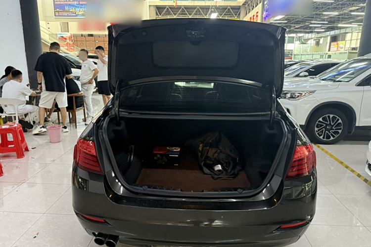 Used BMW 5 Series 2014 525Li Leading Model
