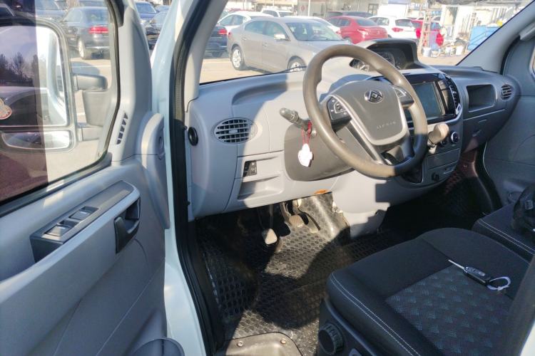 Used SAIC MAXUS Xintu V80 2021 2.0T PLUS Manual City Edition Short Wheelbase Ultra-Low Roof 5/6 Seats
