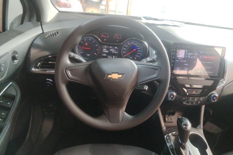 Used Chevrolet Cruze 2017 1.5L Hatchback Automatic Pioneer Sunroof Edition
