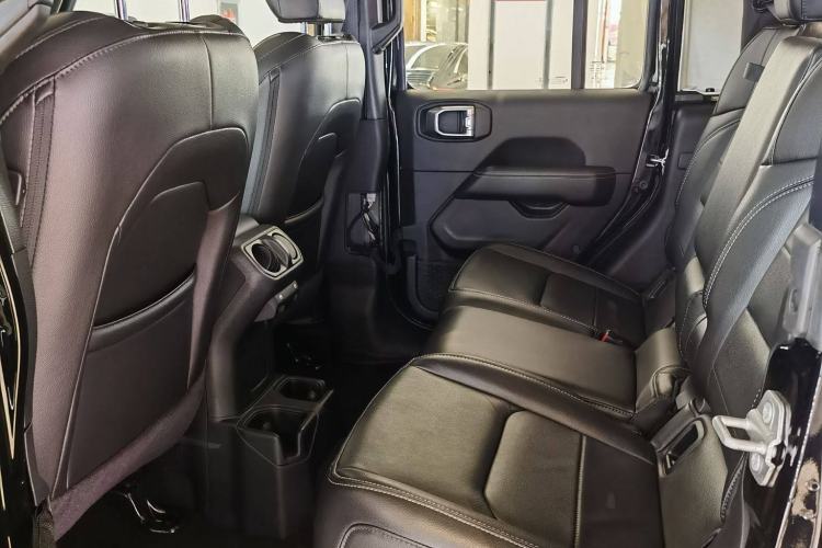 Used  Gladiator 2022 3.6L Pioneer Edition
