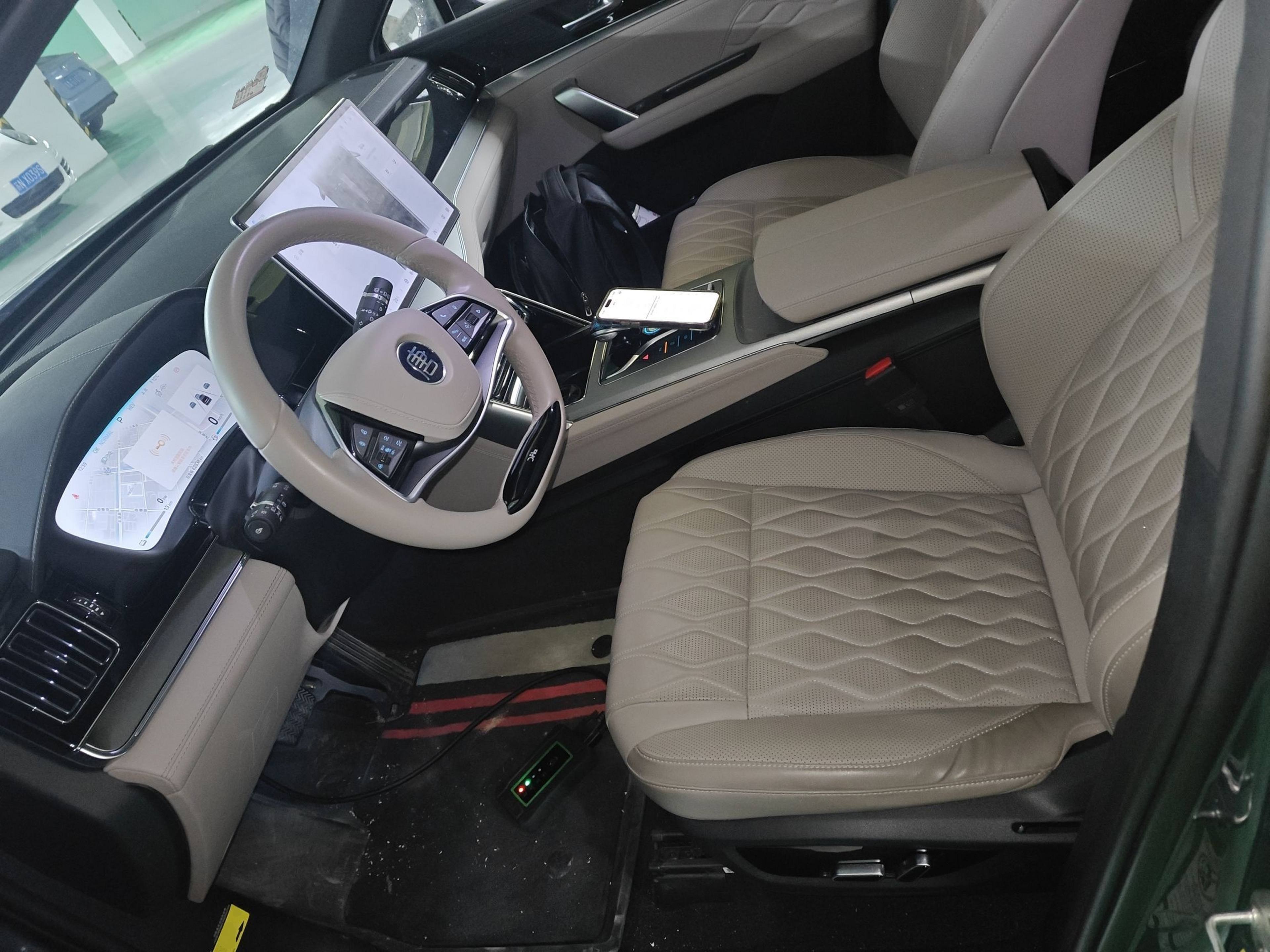 Переднее сиденье в автомобиле