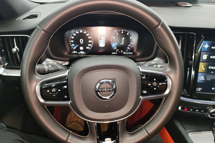 Used Volvo S60 2020 T4 Zhiyuan Sport Edition
