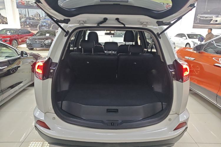 Used Toyota RAV4 2016 2.0L CVT Two-Wheel Drive Fashion Edition China V Standard
