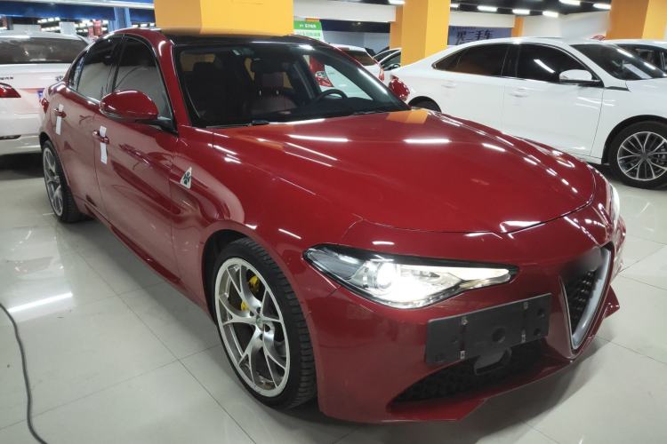 Used Alfa Romeo Giulia 2017 2.0T 200HP Luxury Edition
