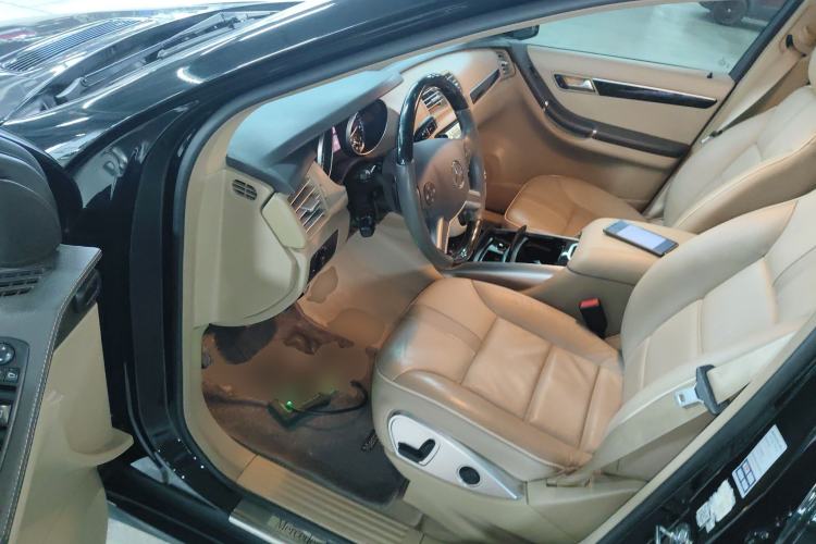 Used Mercedes-Benz R-Class 2017 R 320 4MATIC Business Edition Prestige Model
