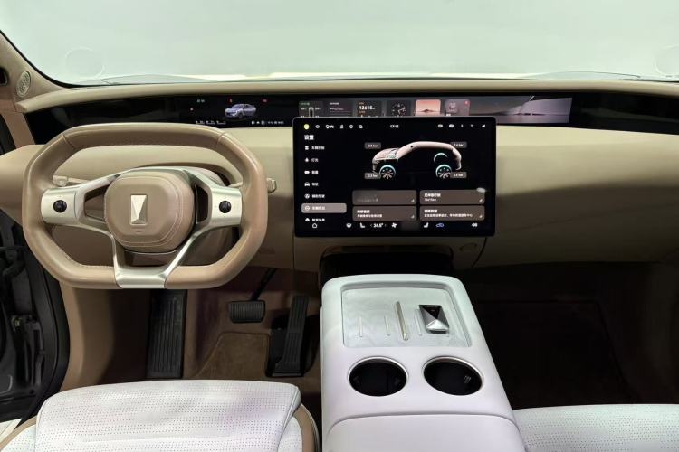 Used  07 2024 Max Extended-Range Edition