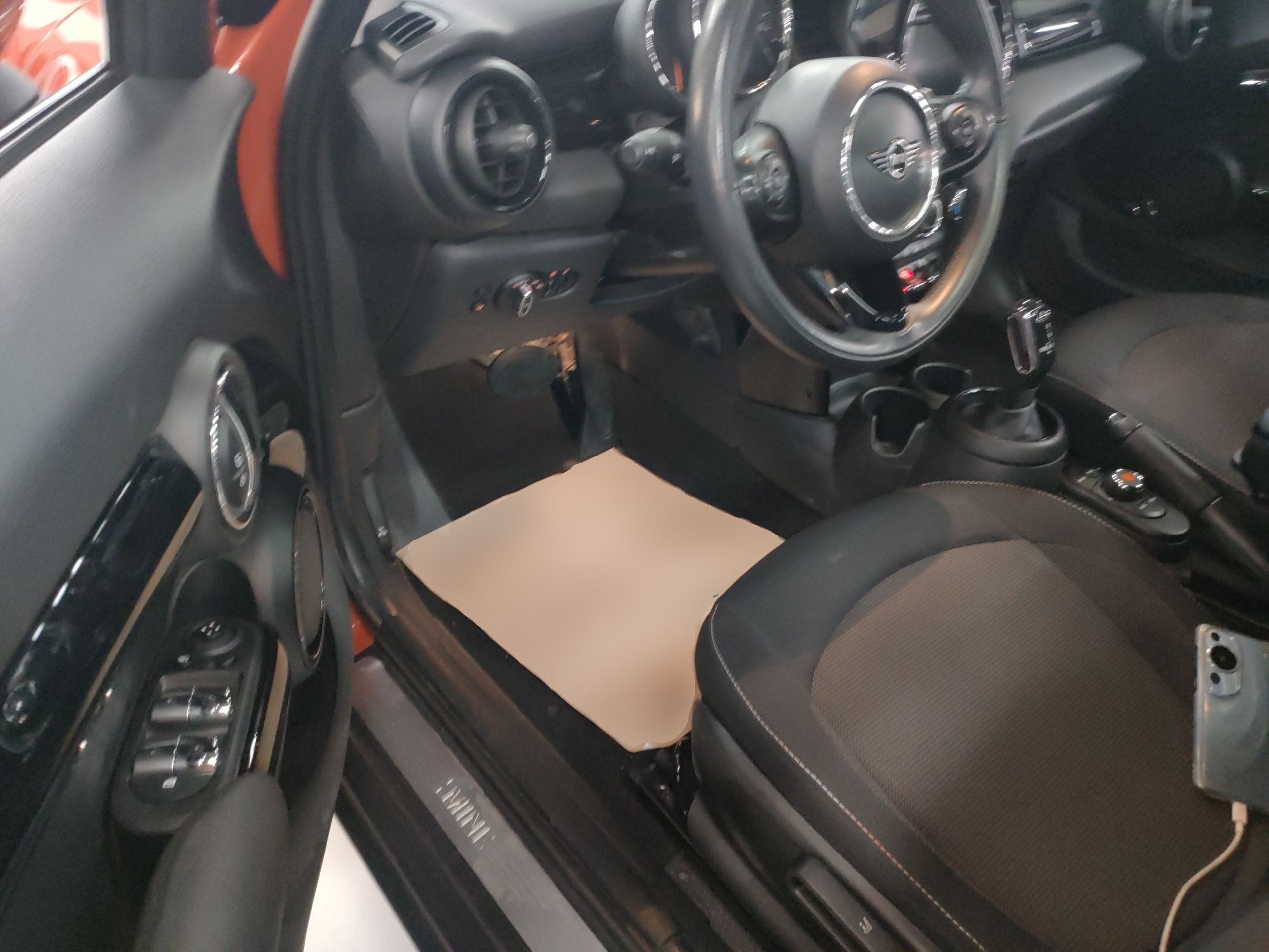 Переднее сиденье в автомобиле