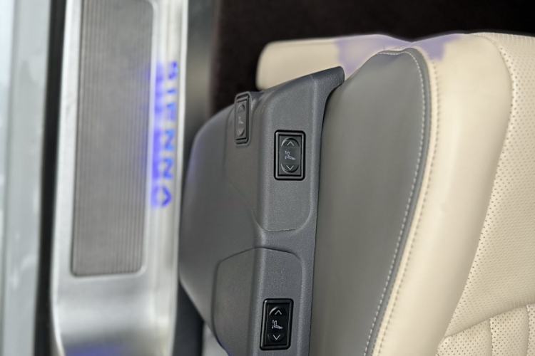 Used Toyota Sienna 2023 2.5L Hybrid Comfort Edition
