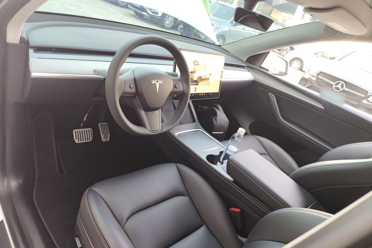 Used Tesla Model Y 2023 Long-Range All-Wheel-Drive Version