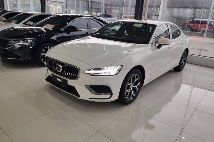 Used Volvo S60 2025 B4 Zhiyi Luxury Edition
