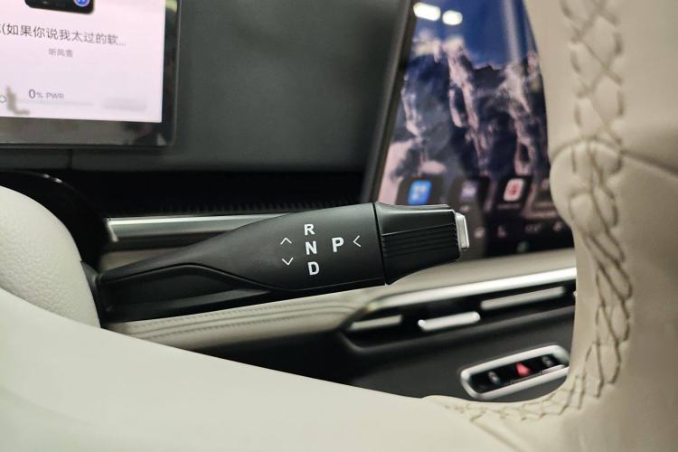 Used VOYAH Dream 2025 PHEV Four-Wheel-Drive Flagship Version – Qiankun Edition
