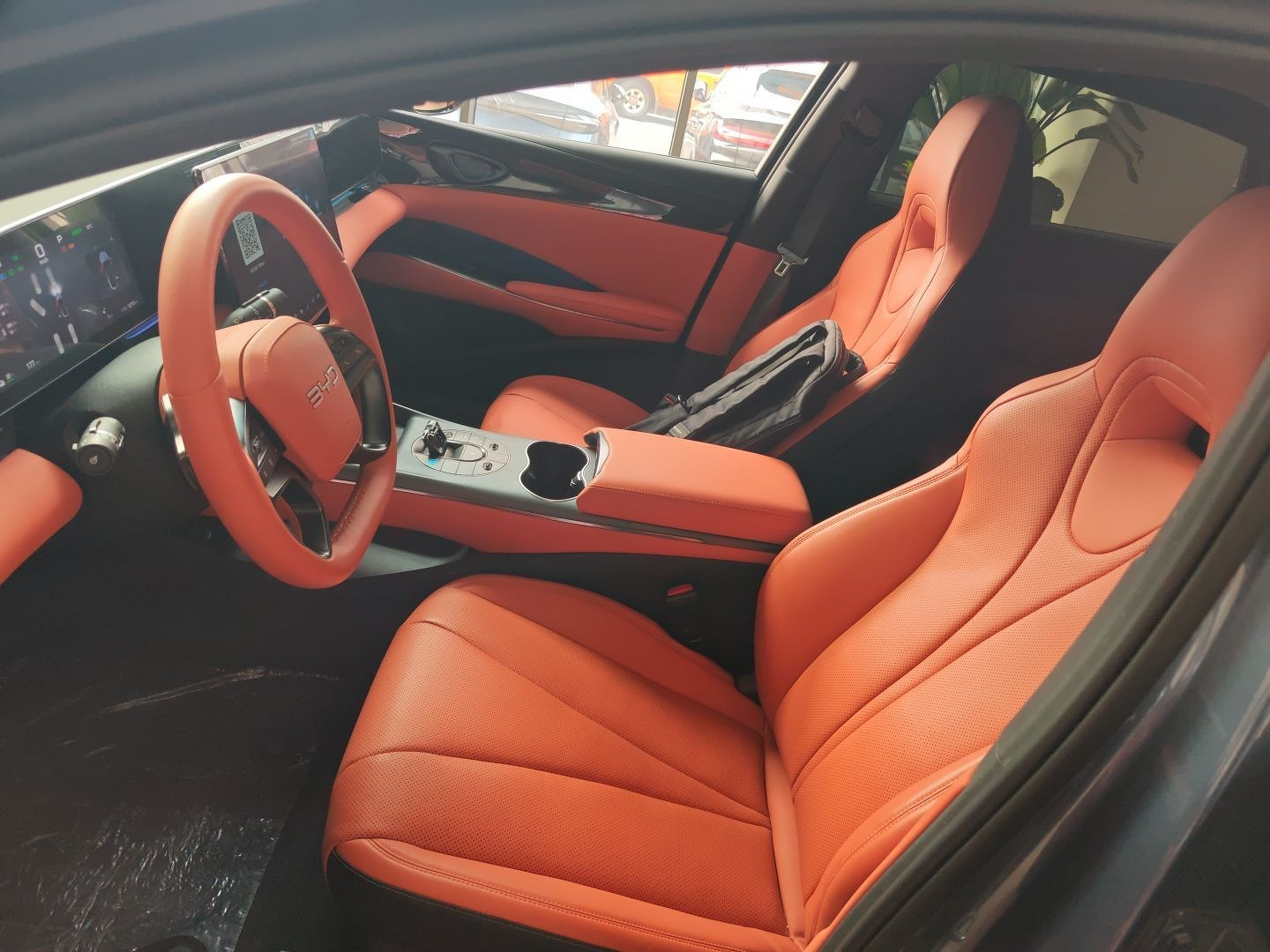 Переднее сиденье в автомобиле