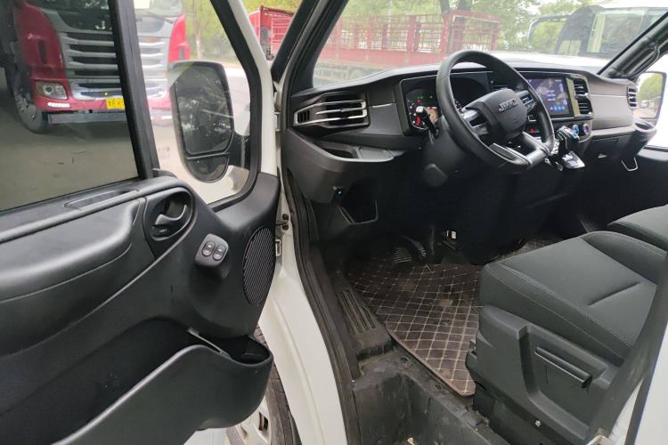 Used JMC Fushun 2023 2.0T Automatic Mid-Range High-Roof Commercial Multi-Purpose 7-Seater Passenger Vehicle
