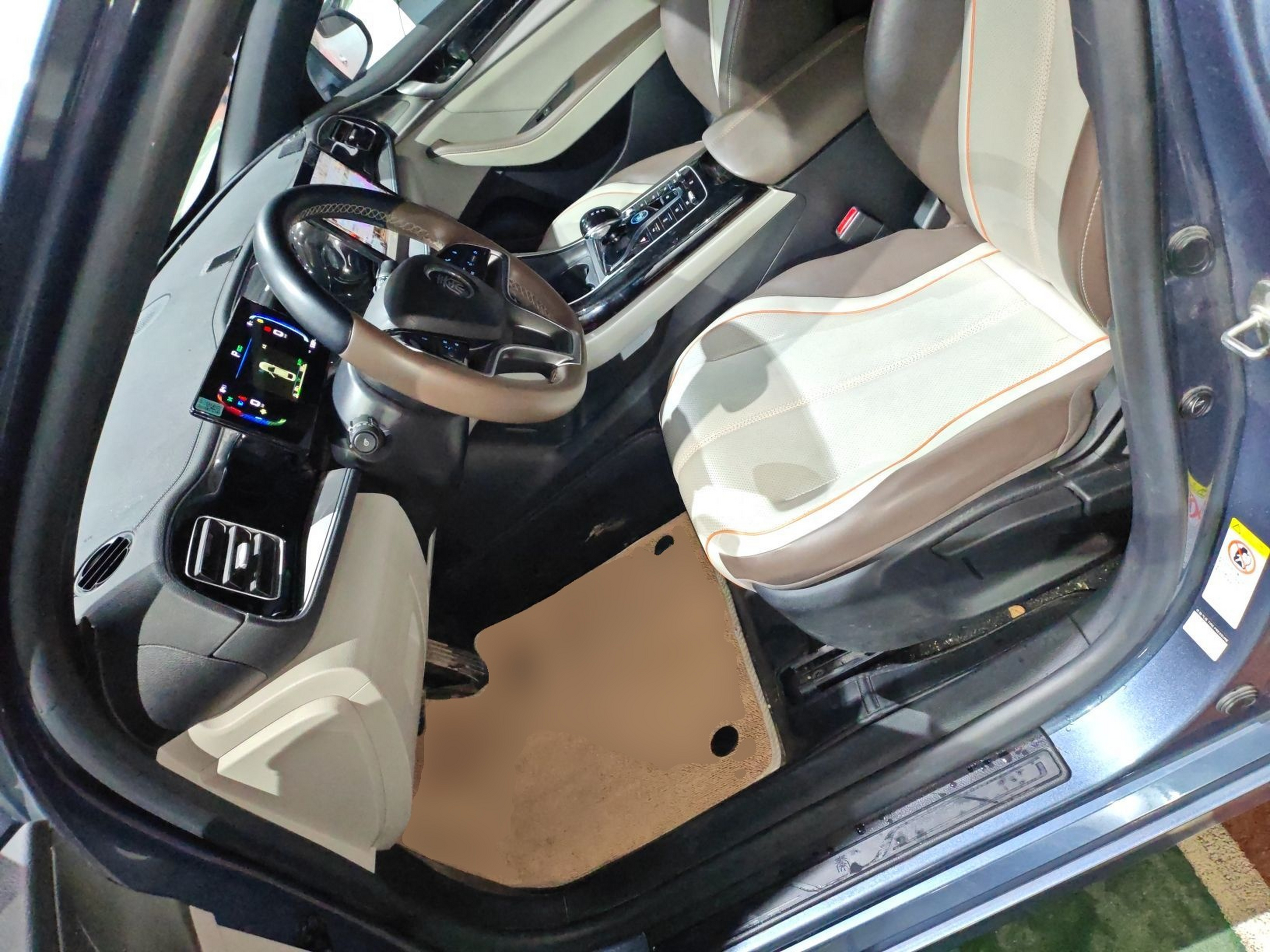 Переднее сиденье в автомобиле