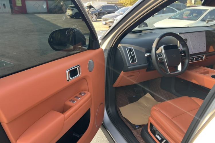 Used Li Auto L8 2023 Pro Model
