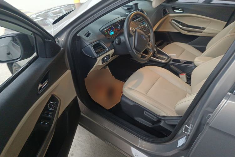 Used Ford Escort 2015 1.5L Automatic Fashion Model