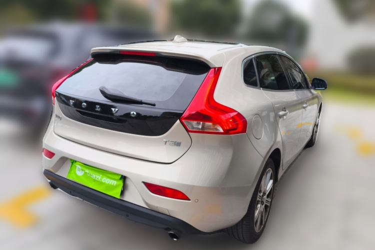 Used Volvo V40 2019 T3 Smart Luxury Edition
