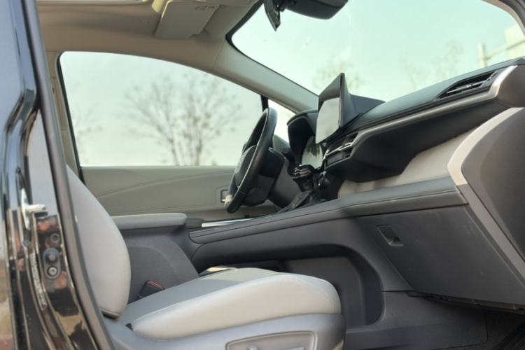 Used Toyota Granvia 2023 2.5L Hybrid Prestige PLUS Edition