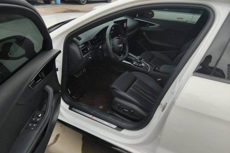 Used Audi A4L 2023 40 TFSI Luxury Dynamic Model
