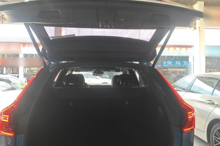 Used Volvo XC60 2019 T5 4x4 Smart & Dynamic Sport Edition China VI Standard