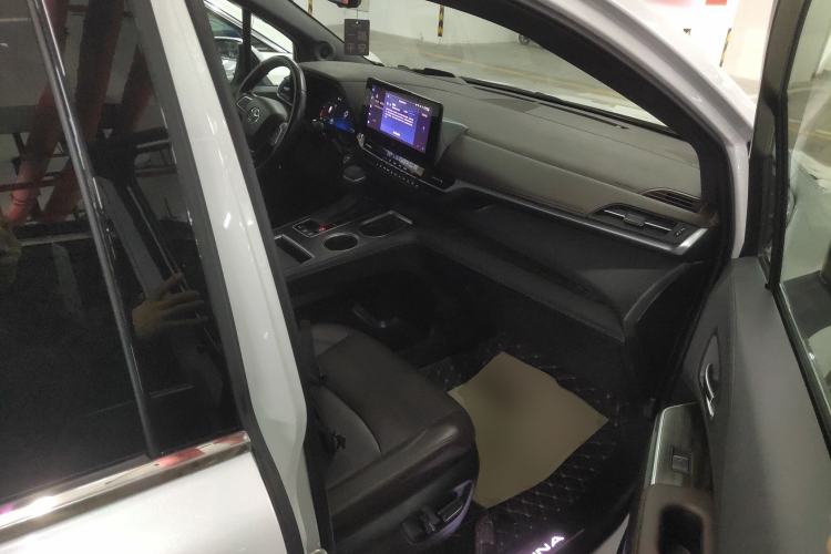 Used Toyota Sienna 2023 2.5L Hybrid Platinum Edition