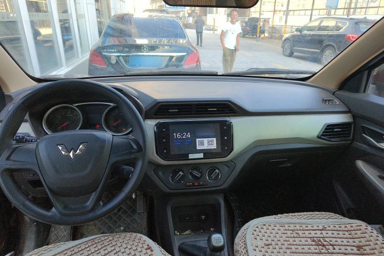 Used Wuling Hongguang 2019 1.5L S Comfort Edition China VI LAR
