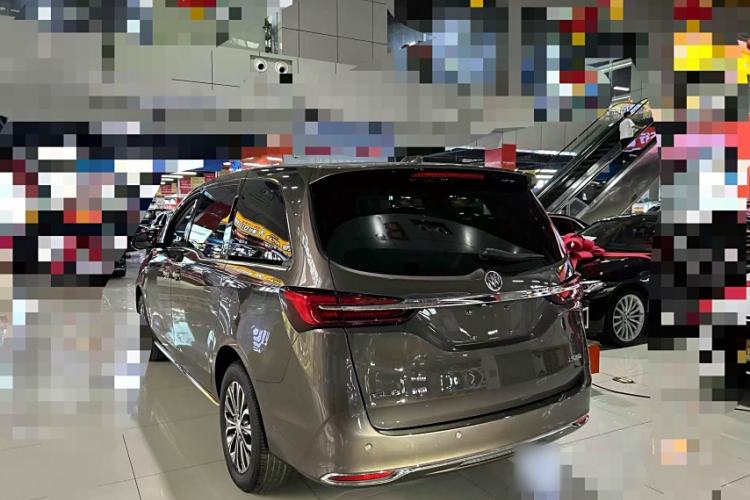 Used Buick GL8 2023 Facelifted Land Cruiser Executive Luxury Version
