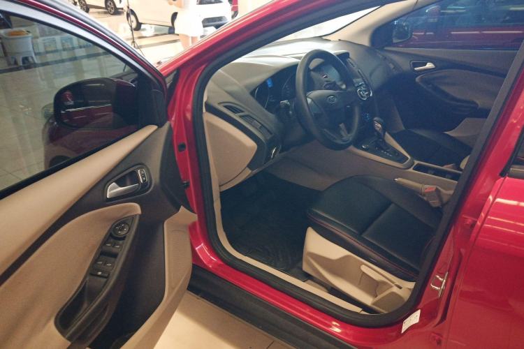 Used Ford Focus 2017 Sedan 1.6L Automatic Comfort Plus SmartDrive Edition
