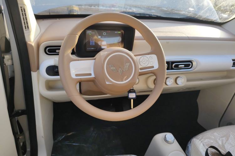 Used Wuling Hongguang MINIEV 2024 3rd Generation 215km Youth Edition
