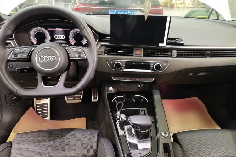 Used Audi A4L 2023 40 TFSI Luxury Dynamic Model
