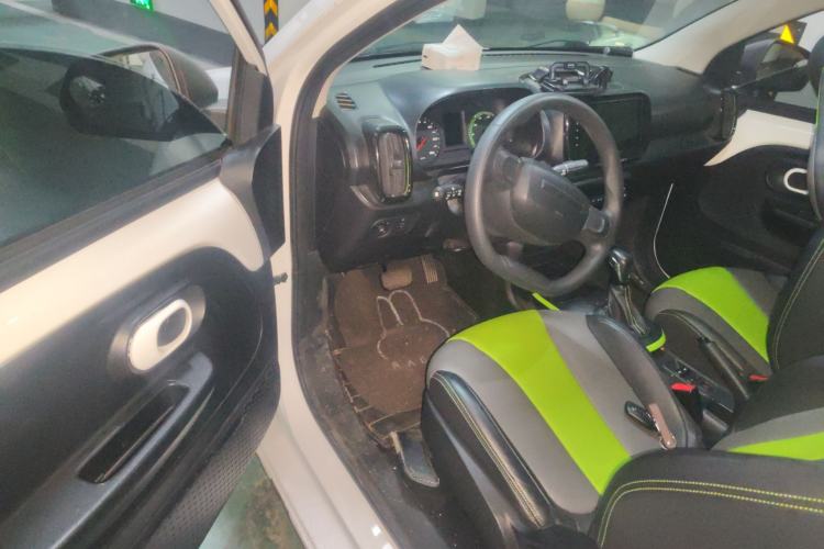 Used Roewe Clever 2021 302 km New Four-Seater Super-Efficient Version
