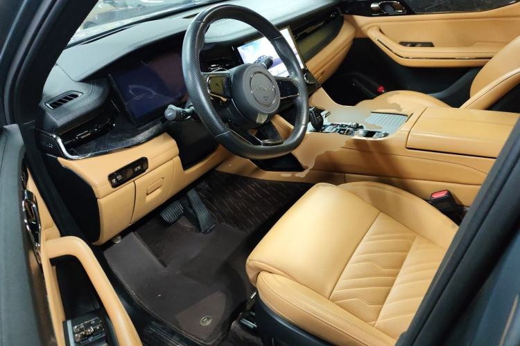 Used Lynk & Co 09 2021 2.0T Halo Six-Seater