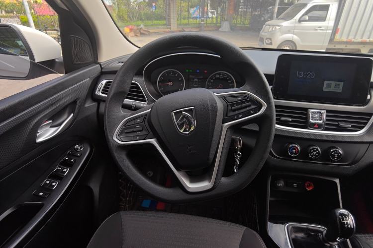 Used Baojun 730 2019 1.5L Manual Fashion Model 7-seater China VI
