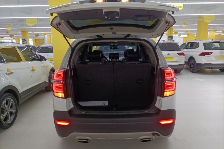 Used Chevrolet Captiva 2017 2.4L 4x4 Flagship Edition 7-Seater
