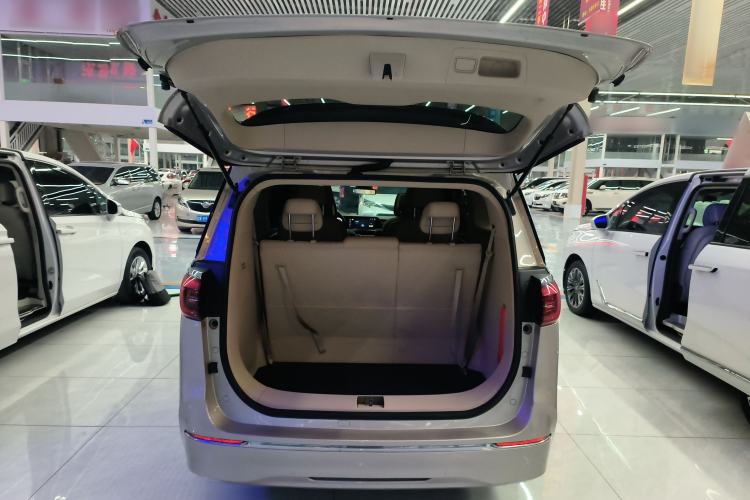 Used Buick GL8 2022 ES Landtrek 653T Luxury Edition