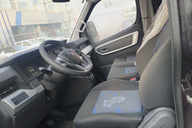 Used  Yufeng 2023 V9+ 2.0T Manual Front-Drive Multi-Function Mid-Roof High-Roof 7/8/9-Seater