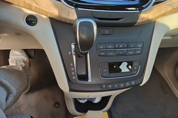 Used Buick GL8 2017 ES 28T Comfort Model China V Standard