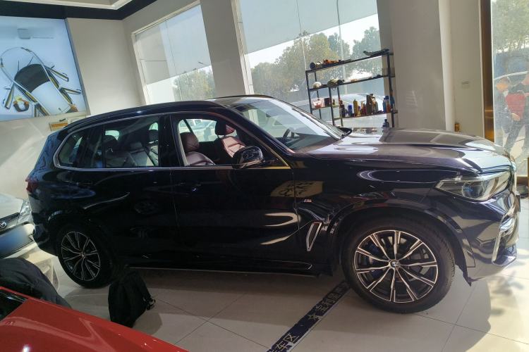 Used BMW X5 2022 Restyled xDrive 30Li Luxury Version M Sport Package