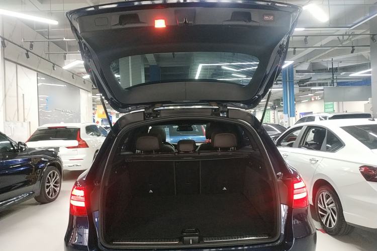 Used Mercedes-Benz GLC 2016 GLC 260 4MATIC Luxury Model
