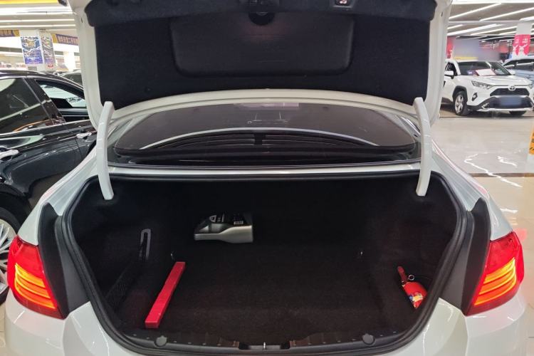 Used BMW 5 Series 2017 525Li Leading Model