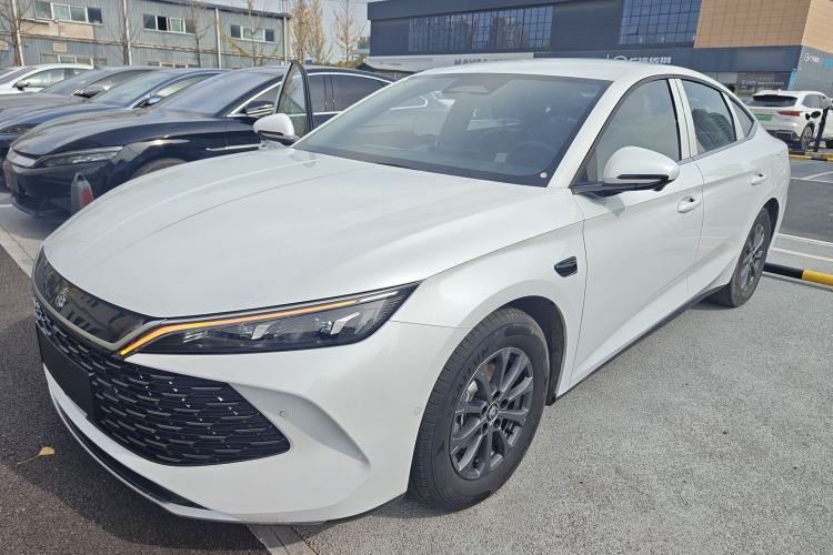 Used BYD Qin L 2025 DM-i Smart Drive 80KM Leading Model
