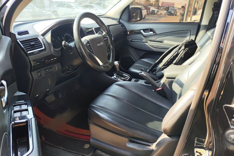 Used Isuzu D-MAX 2020 2.5T Two-Wheel Drive Automatic Navigation Version China VI Emission Standard Extended Length JE4D25Q6A