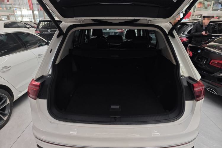 Used Volkswagen Tiguan L 2022 330TSI Automatic Two-Wheel Drive R-Line Enhanced Edition
