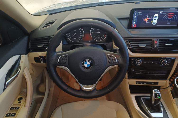 Used BMW X1 2014 sDrive18i Leading Model
