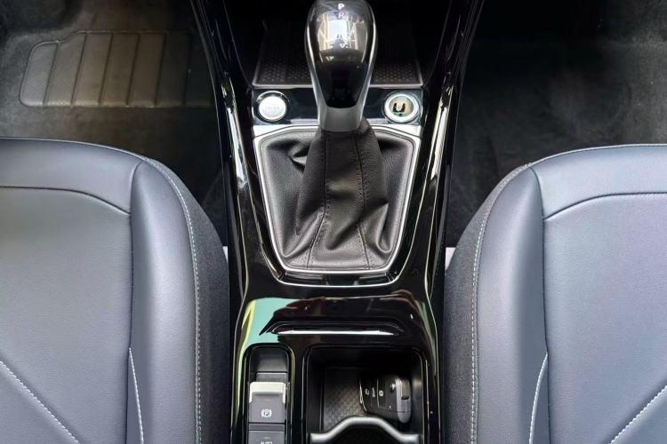 Used Volkswagen Tharu 2025 NewRui 300TSI Prestige Edition
