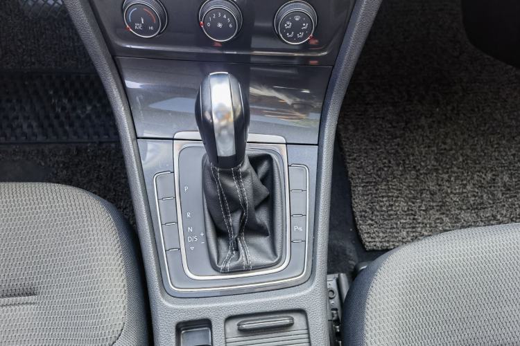 Used Volkswagen Golf 2017 1.6L Automatic Comfort Million-Vehicle Anniversary Edition
